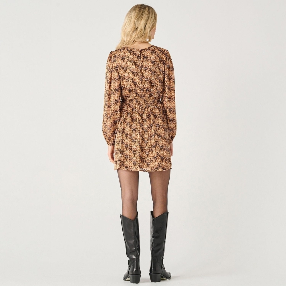 Black Tape_ Brown and Tan Patterned Garment - Picture 6 of 9